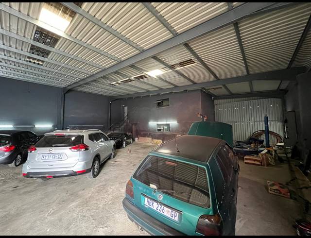 307M² WAREHOUSE TO LET IN FERNDALE